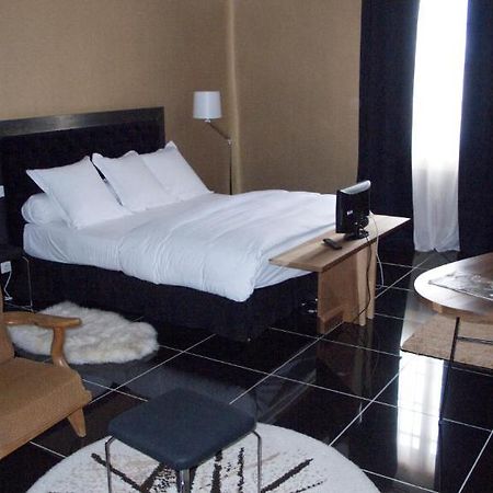 Hotel Saint Trophime Arles Quarto foto