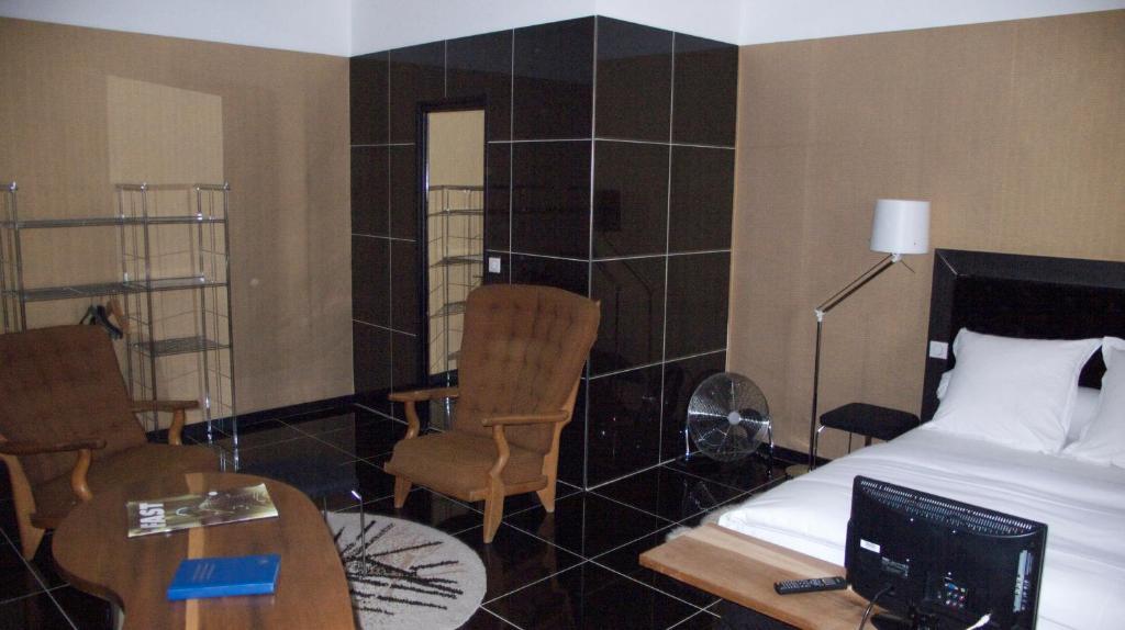 Hotel Saint Trophime Arles Quarto foto